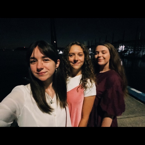 Meet your Posher, Kat - Picture 3 of 3